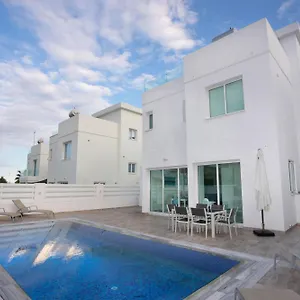 villa-ioli-green-bay-protaras.protaras-cy-hotels.com/